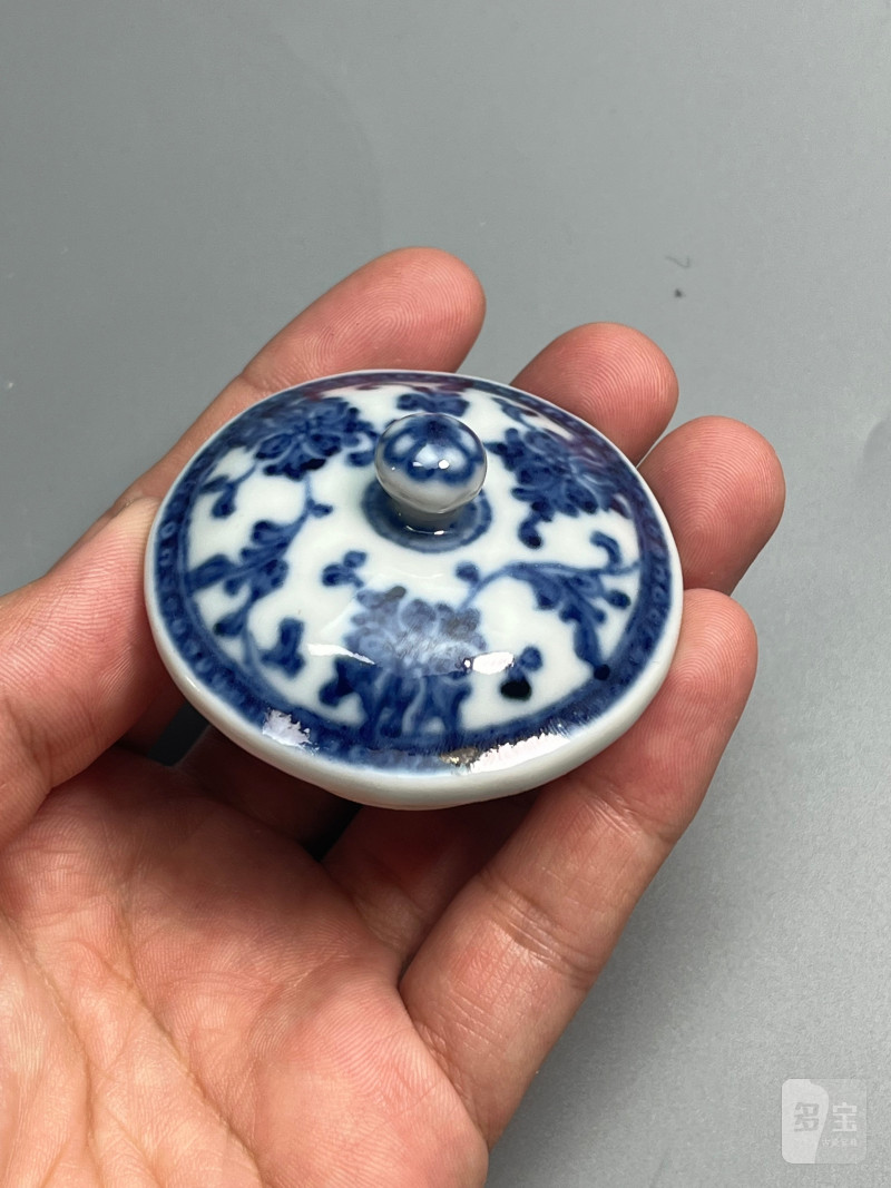 清乾隆  青花缠枝莲纹小盉壶（带木座） - 图22